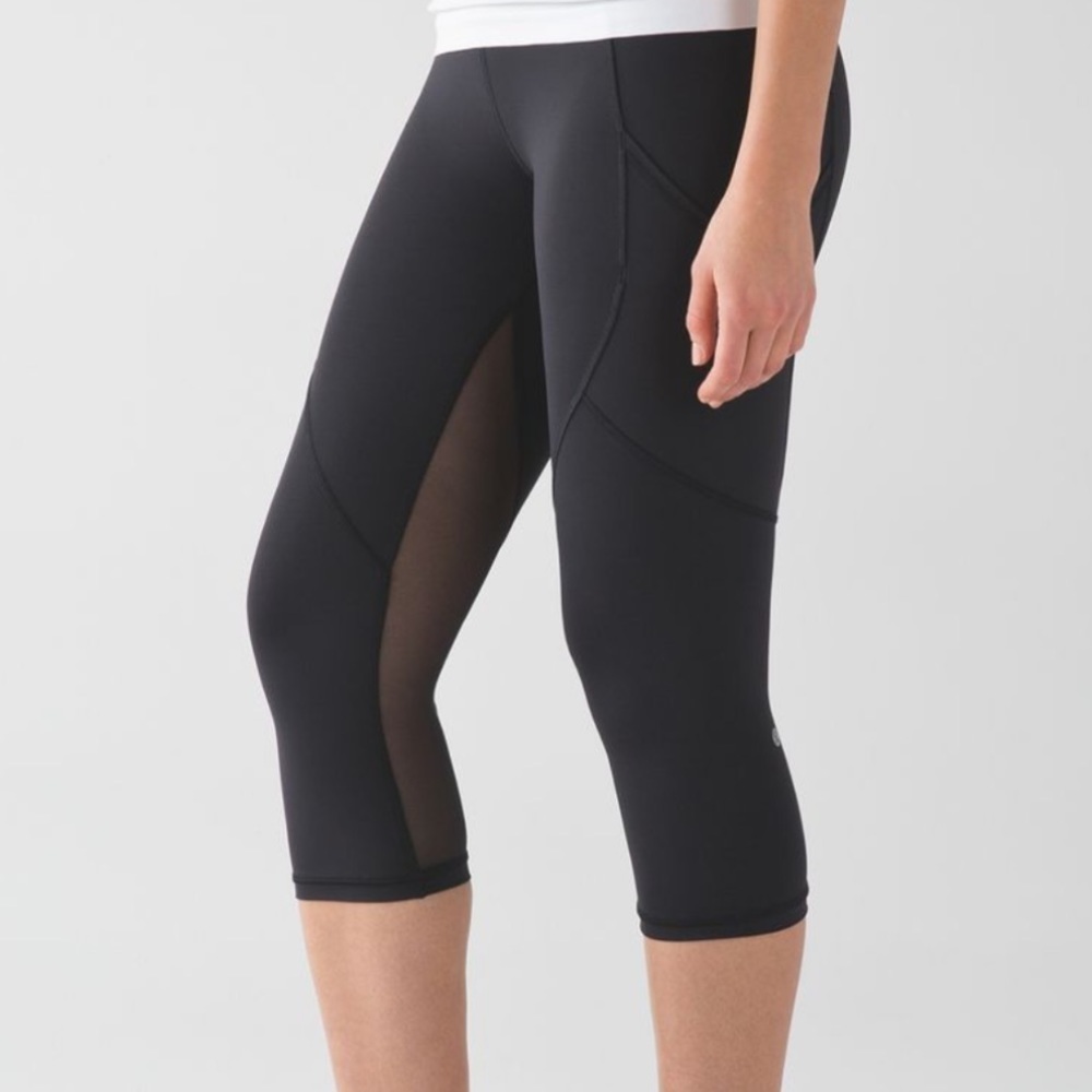 Lululemon Black Outrun 17” Crop Leggings. Size 4.